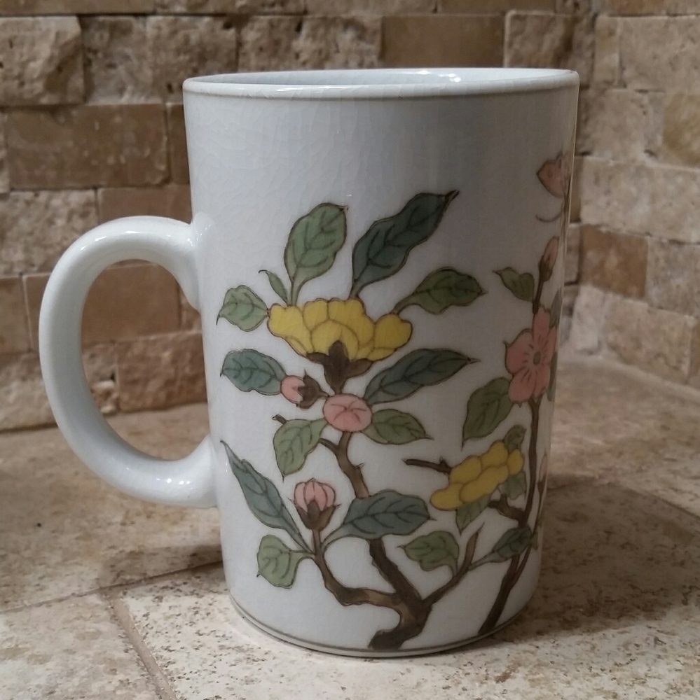 Hand-Painted Porcelain 4-bundle - Picture 4 of 7